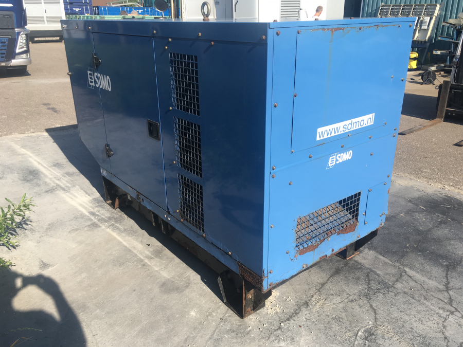 SDMO J110K diesel generator aggregaat met 47 uren!