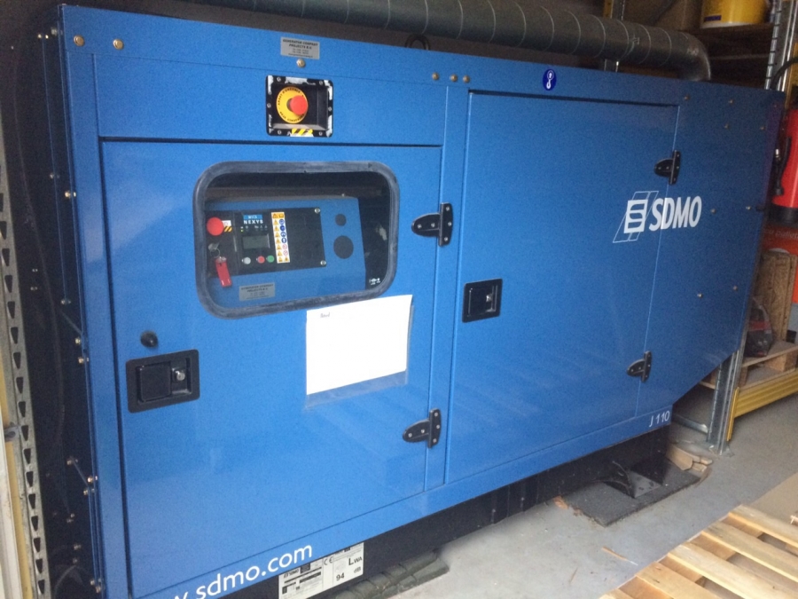 SDMO 110KVA J110K diesel generator met 250 ampere ATS